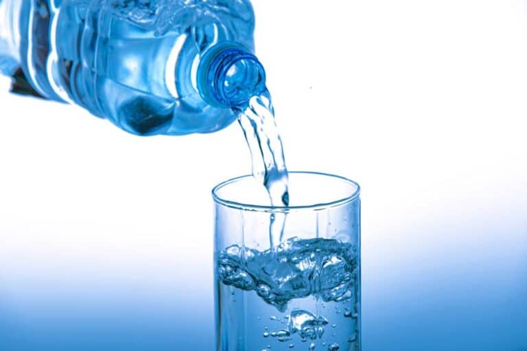 Differences Between Spring, Mineral & Purified Water